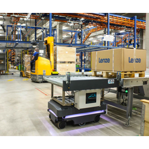 Un robot MiR200 améliore l'ergonomie du Poste Emballage Petits Colis de Lenze