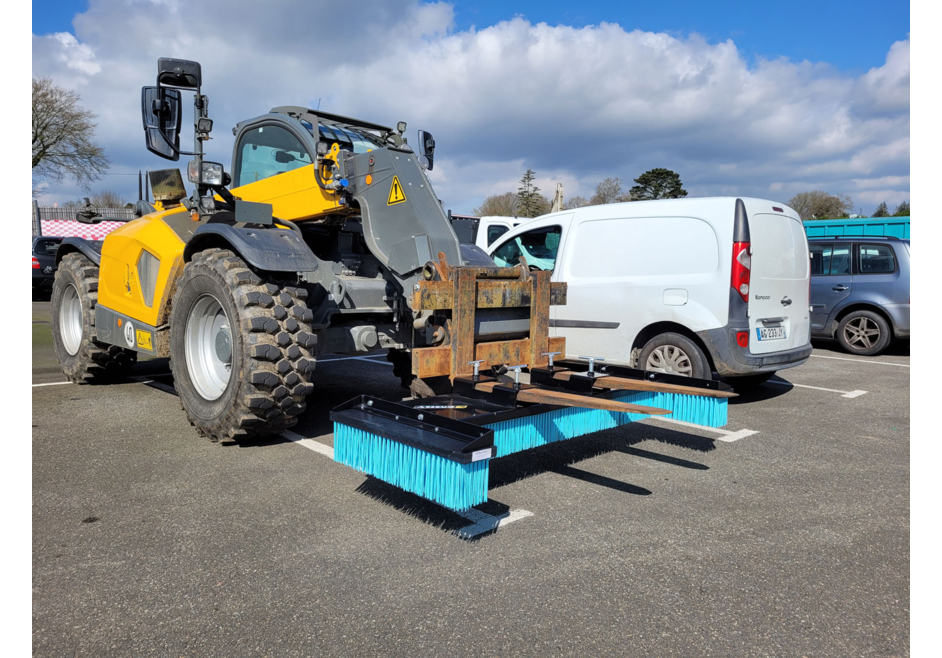 Balai pousseur adaptable sur fourches