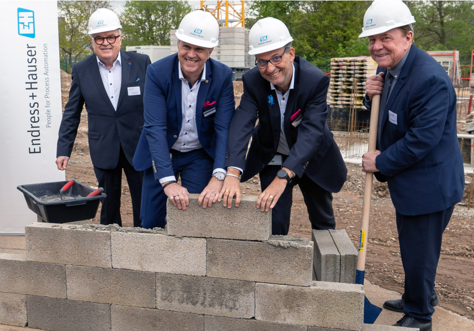 Endress+Hauser France pose la première pierre de son nouveau bâtiment sur le campus de Cernay