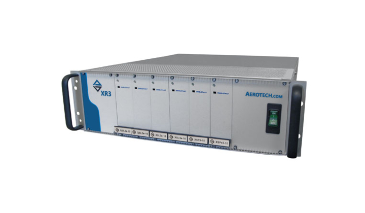 Contrôleur 6-axes en rack avec interface à fibre optique, pour moteurs DC, brushless, ou pas à pas