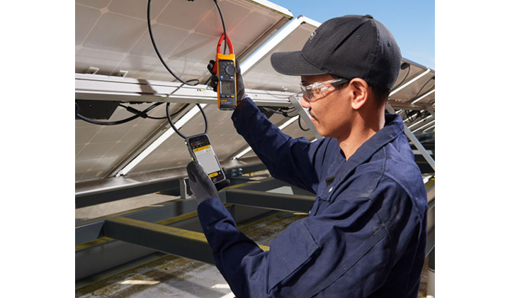 Fluke lance la première pince multimètre pour installations solaires