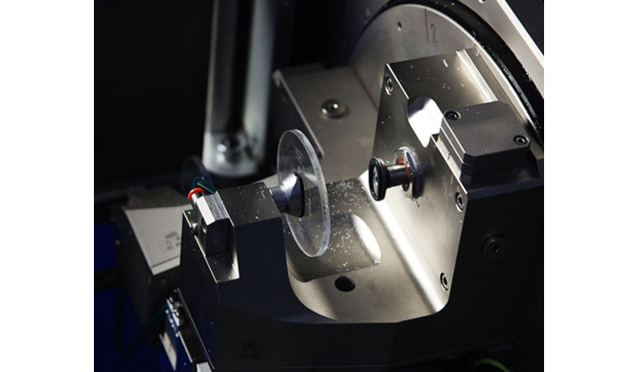 Les vis à billes NSK permettent d'atteindre la perfection dans le taillage des verres
