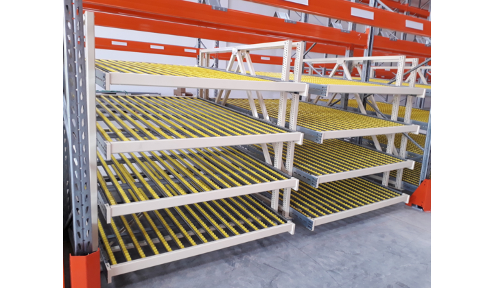 Stockage dynamique mobile de bacs pour bord de chaine