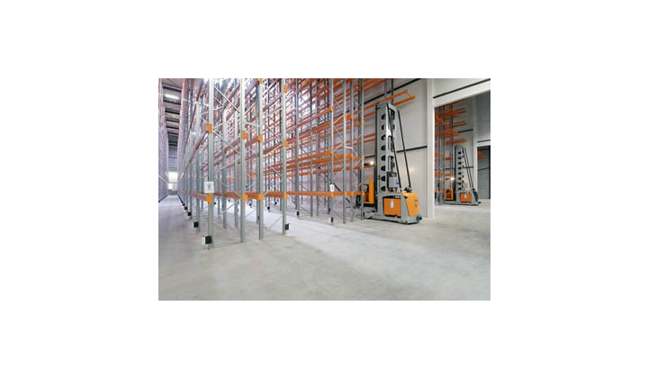Still lance une gamme de rayonnages adaptés à tous les types de stockage.