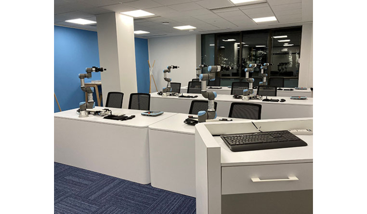 Universal Robots dévoile son nouveau bureau français et son centre de formation dédié à la cobotique