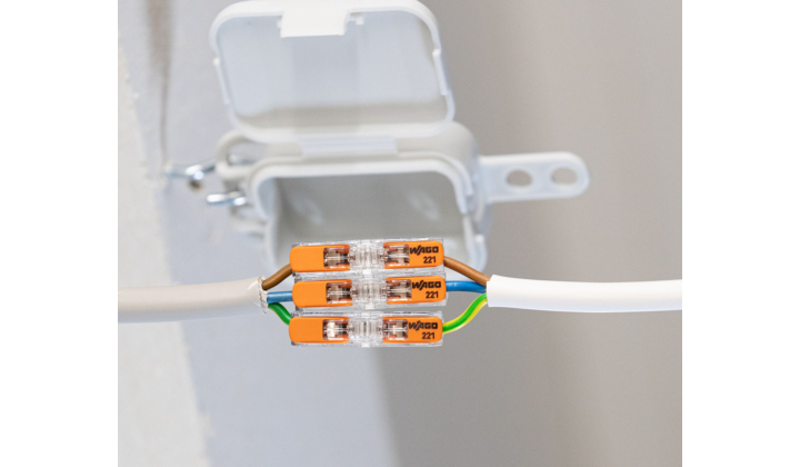 Bornes à levier 221 INLINE: connectez facillement tous types de câbles