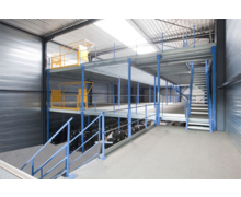 Plate-forme de stockage sur structure de rayonnages